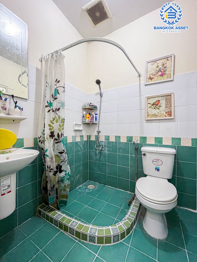 ทาวน์เฮ้าส์มือสองนนทบุรี ม.พฤกษา18/1 กาญจนาภิเษก เนื้อที่ 18 ตร.ว. ฟังก์ชัน 3 ห้องนอน 2 ห้องน้ำ 1 ที่จอดรถ บ้านสภาพดี บนทำเลแห่งการเดินทาง เพียง 10 นาทีถึงเซ็นทรัลเวสต์เกต และรถไฟฟ้าสายสีม่วง "สถานีตลาดบางใหญ่"